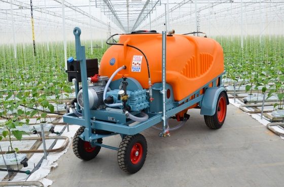 How to clean greenhouse spraying trolleys?