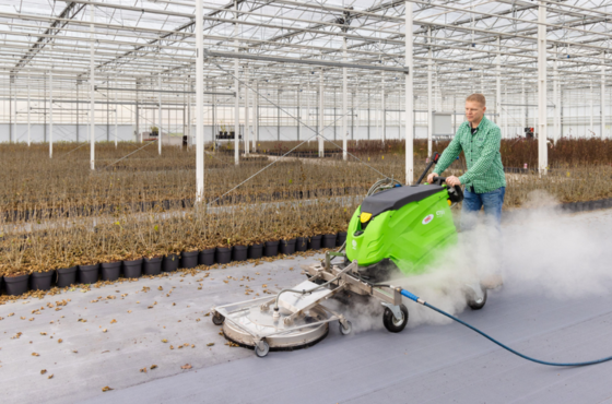 Optimal cleaning of greenhouse floors with Floorcleaner+