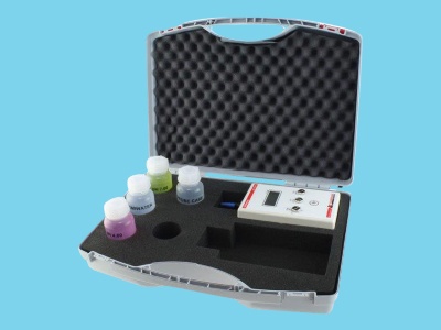 Digital pH meter complete with pH probe - with case