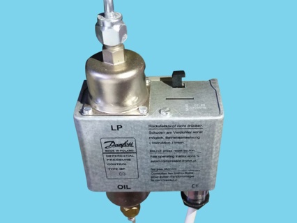 Oil pressure switch MP55